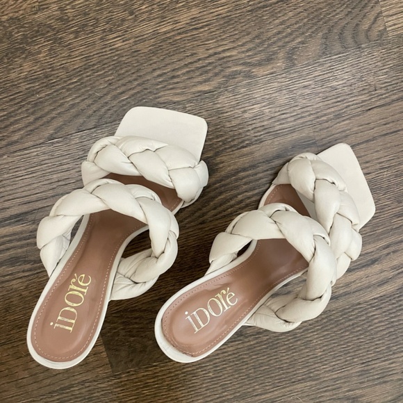 iDore Sandals - Picture 2 of 3